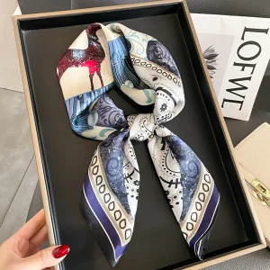 Carré 100% Soie Chic Motif Cerf Femme | La Parisienne