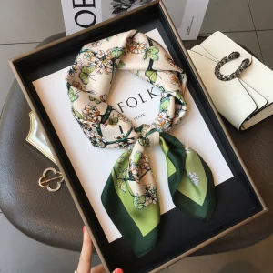 Carré 100% Soie Chic Décoration Fleur Femme | La Parisienne