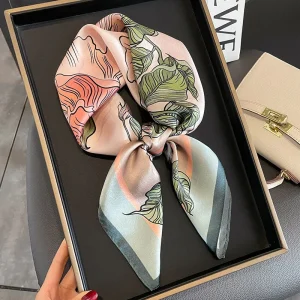 Carré 100% Soie Fleur Rose Femme | La Parisienne