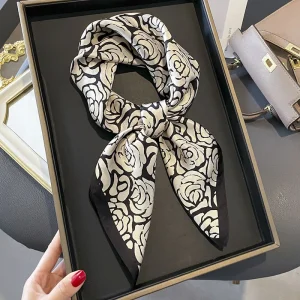 Carré 100% Soie Rose Noire et Blanche Femme | La Parisienne