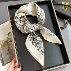 Carré 100% Soie Chic Femme | La Parisienne